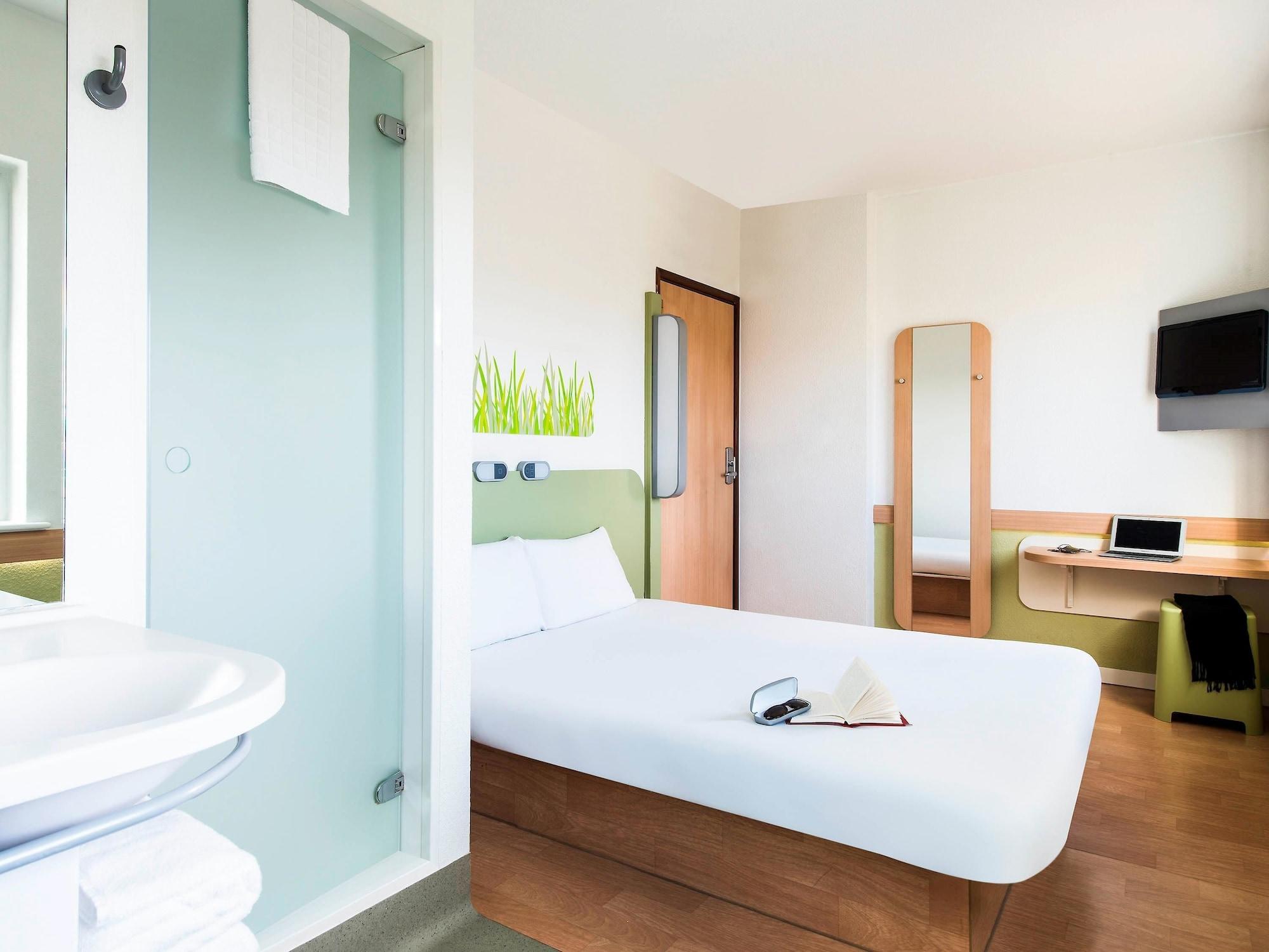 Hotel Ibis Budget Centre Crown Point Road 2*