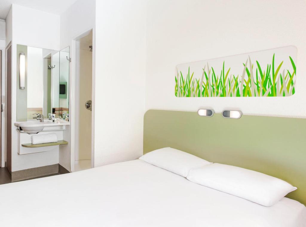 Ibis Budget Centre Crown Point Road Hotel 2*